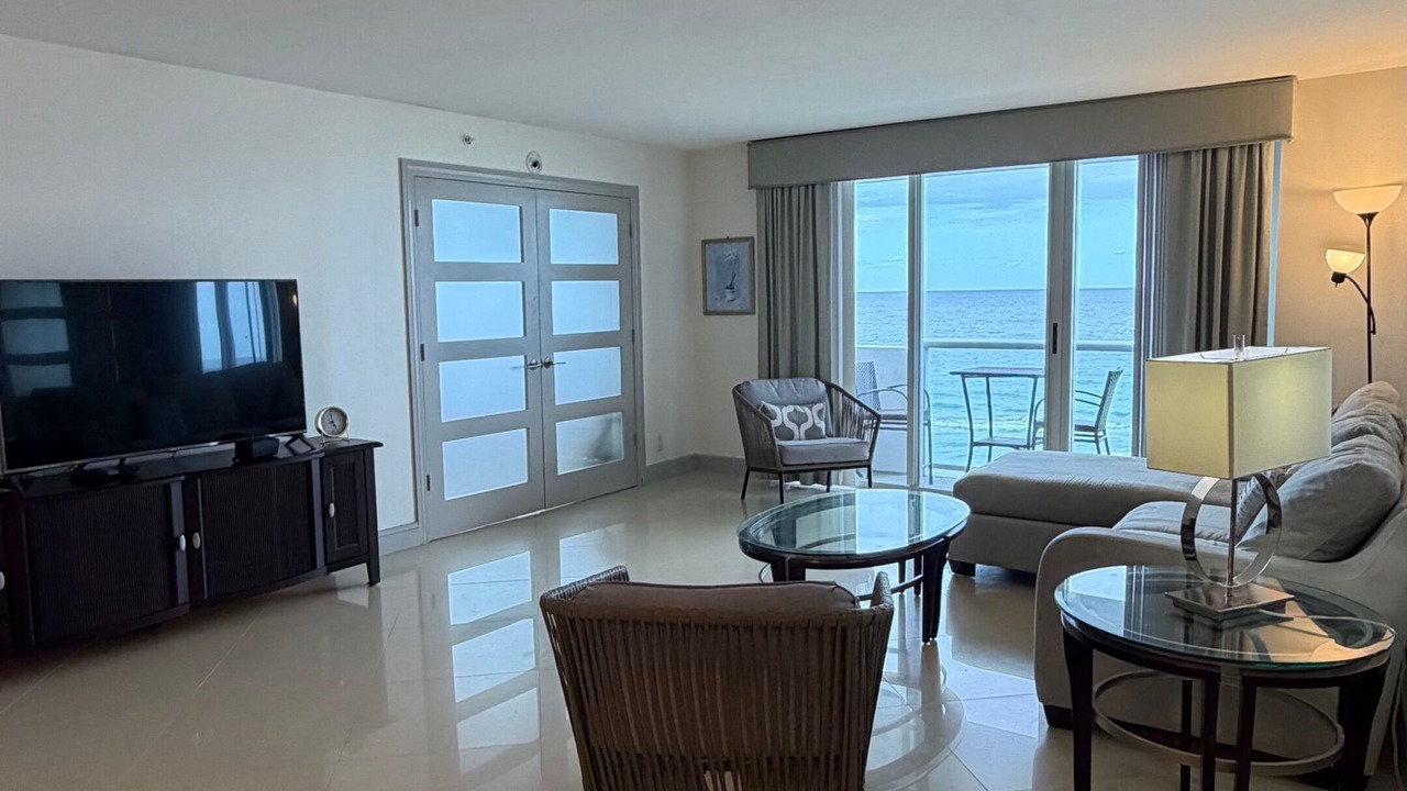 Photo of Livingroom in Surfside