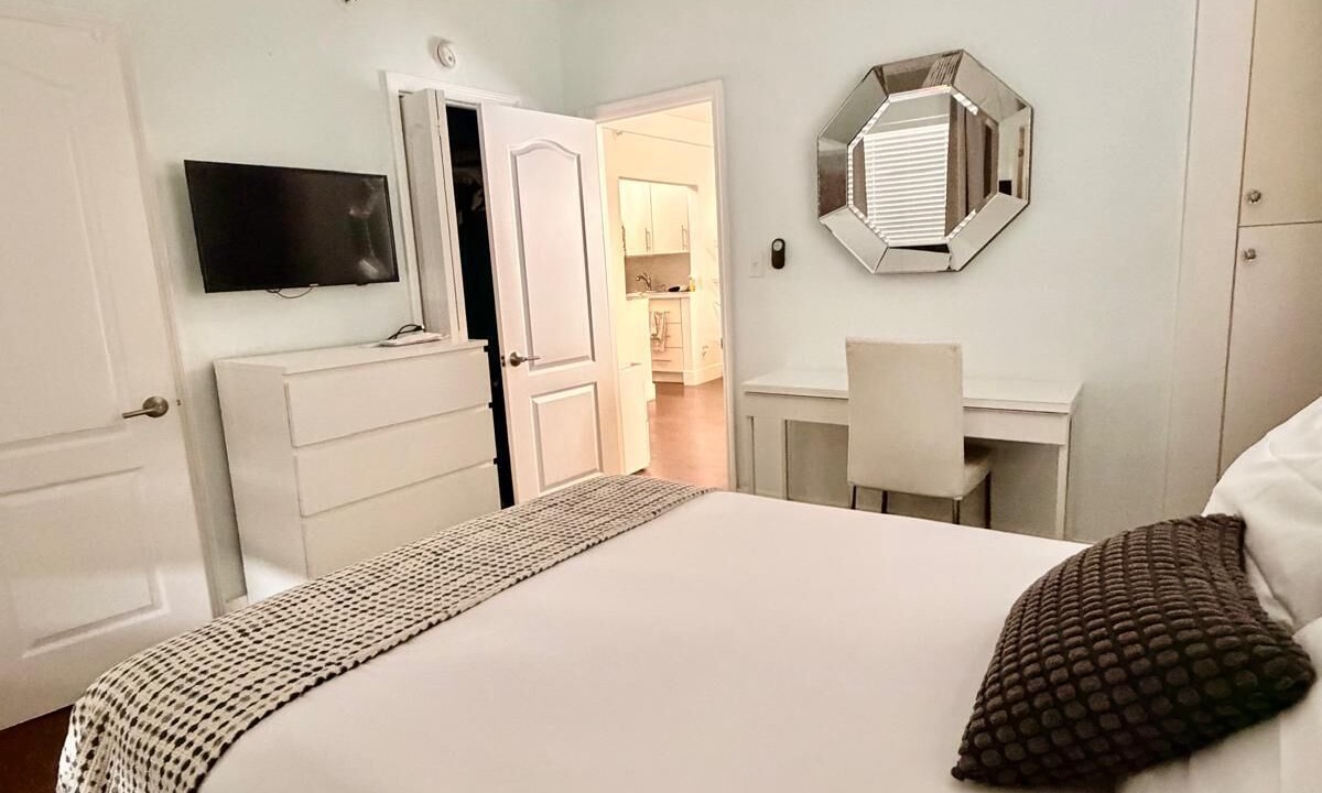 Photo of Bedroom in Mid Beach
