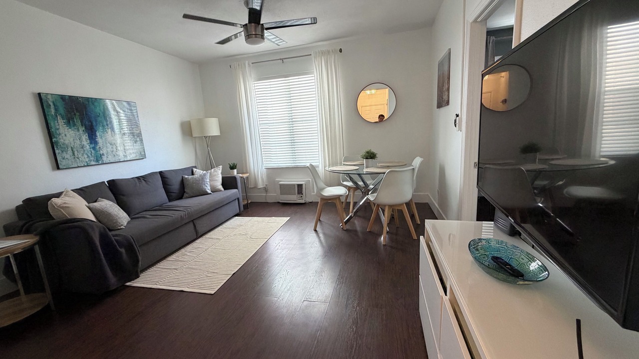 Photo of Livingroom in Mid Beach