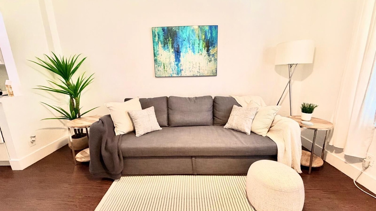 Photo of Livingroom in Mid Beach