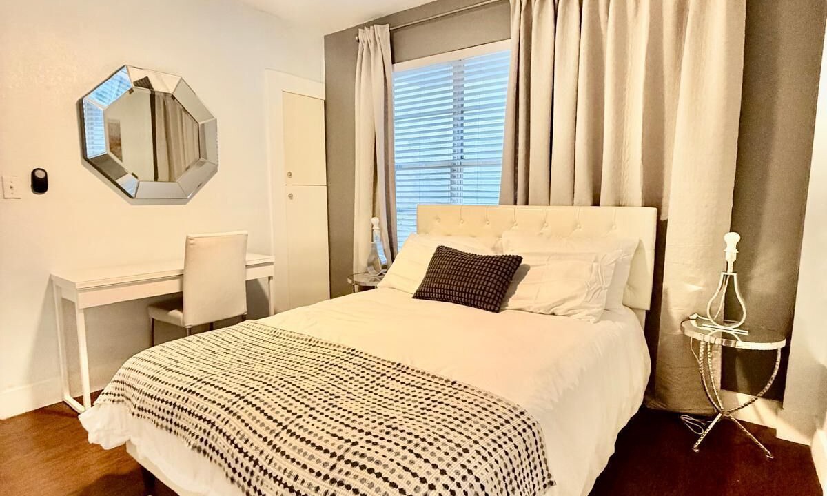 Photo of Bedroom in Mid Beach