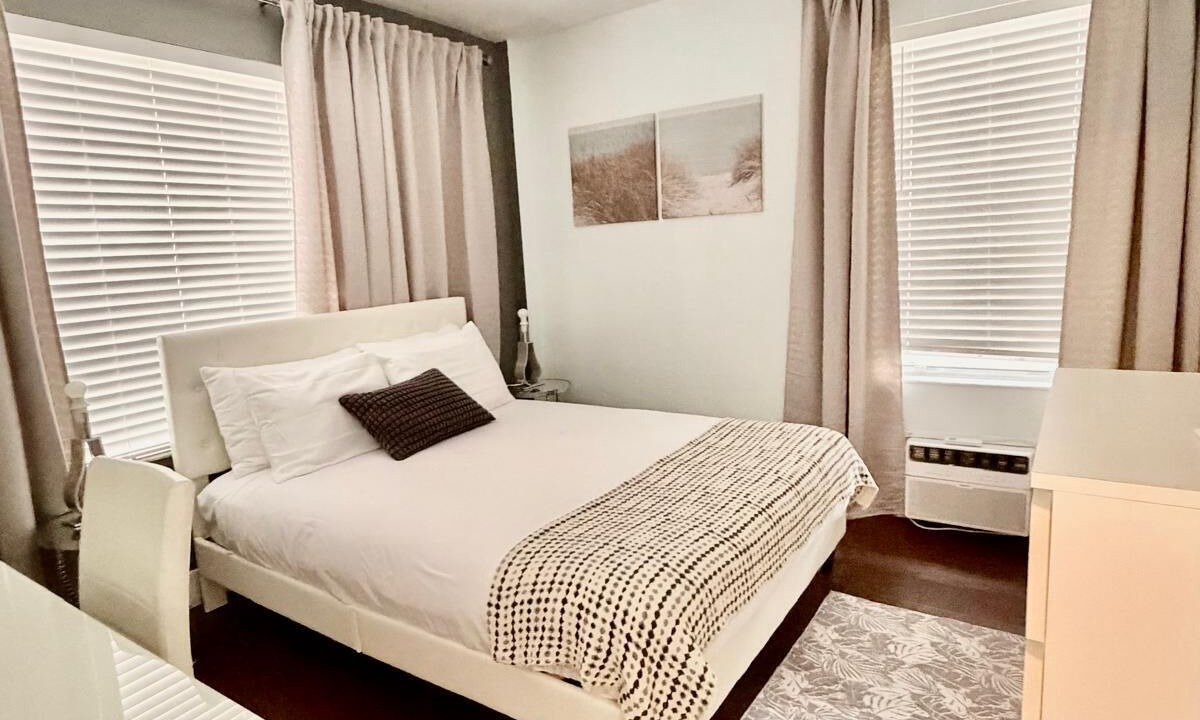 Photo of Bedroom in Mid Beach
