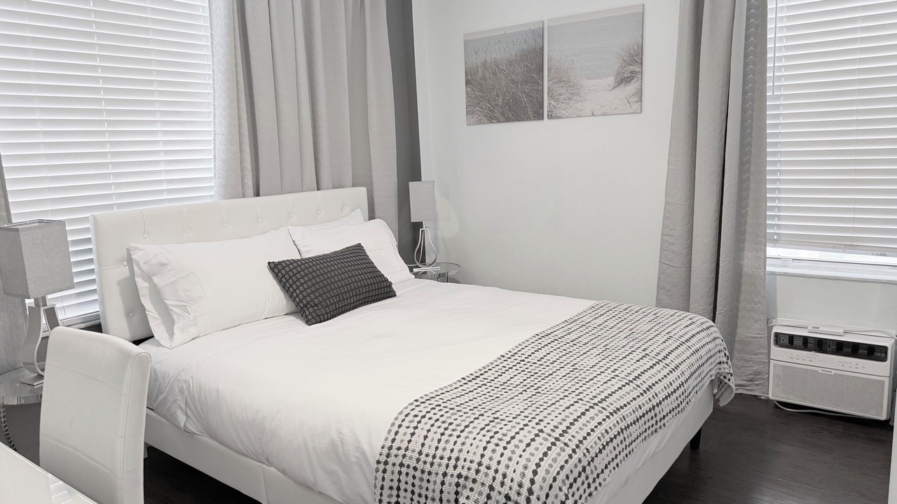 Photo of Bedroom in Mid Beach