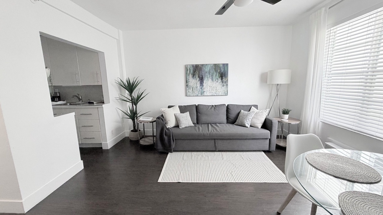 Photo of Livingroom in Mid Beach