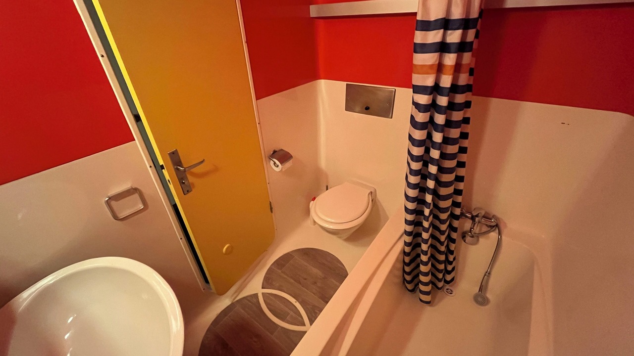 Photo of Bathroom in Arc-1800