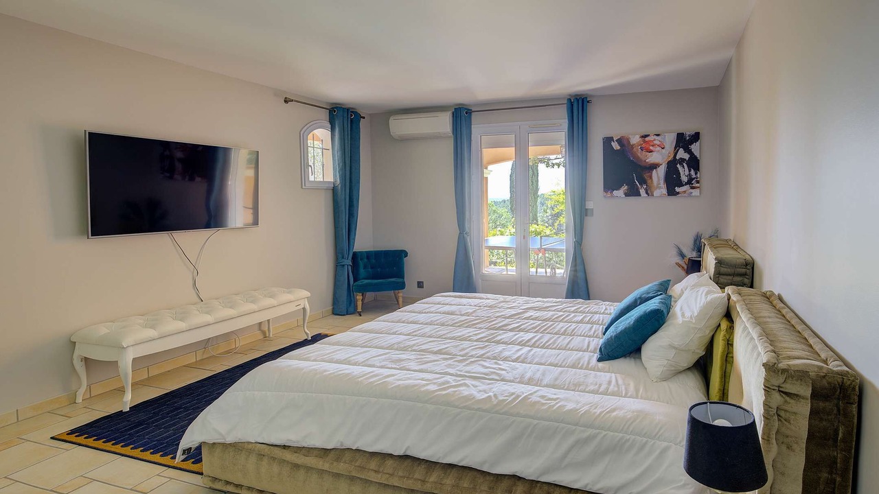 Photo of Bedroom in Flayosc