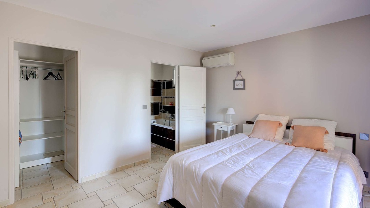 Photo of Bedroom in Flayosc