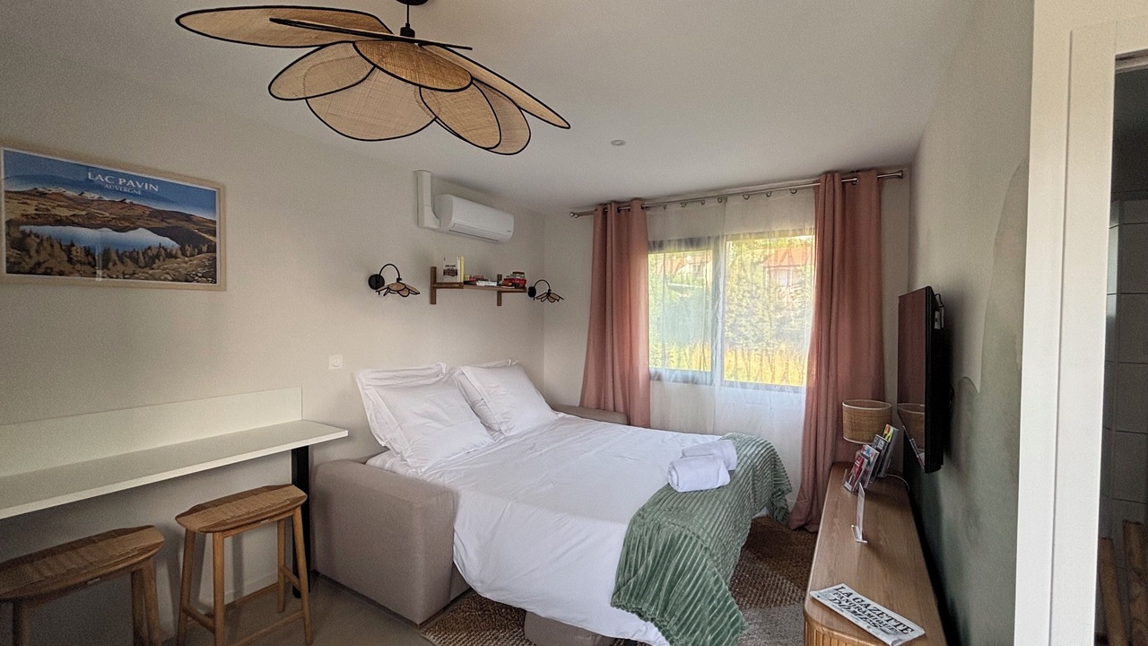 Photo of Bedroom in Montjuzet