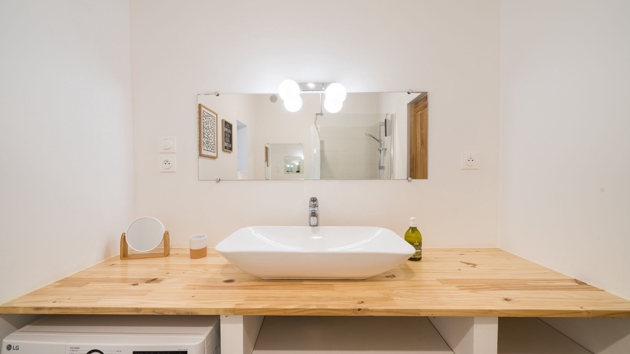 Photo of Bathroom in Saint-Marcel-d'Aredeche