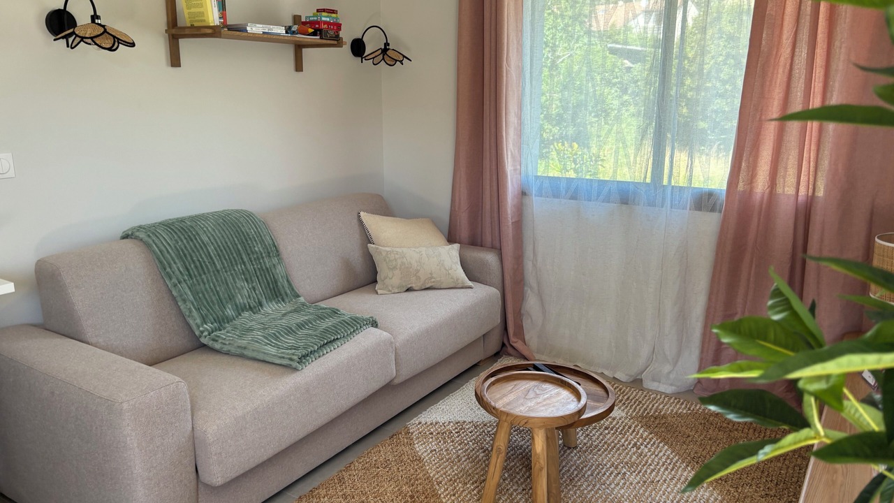 Photo of Livingroom in Montjuzet