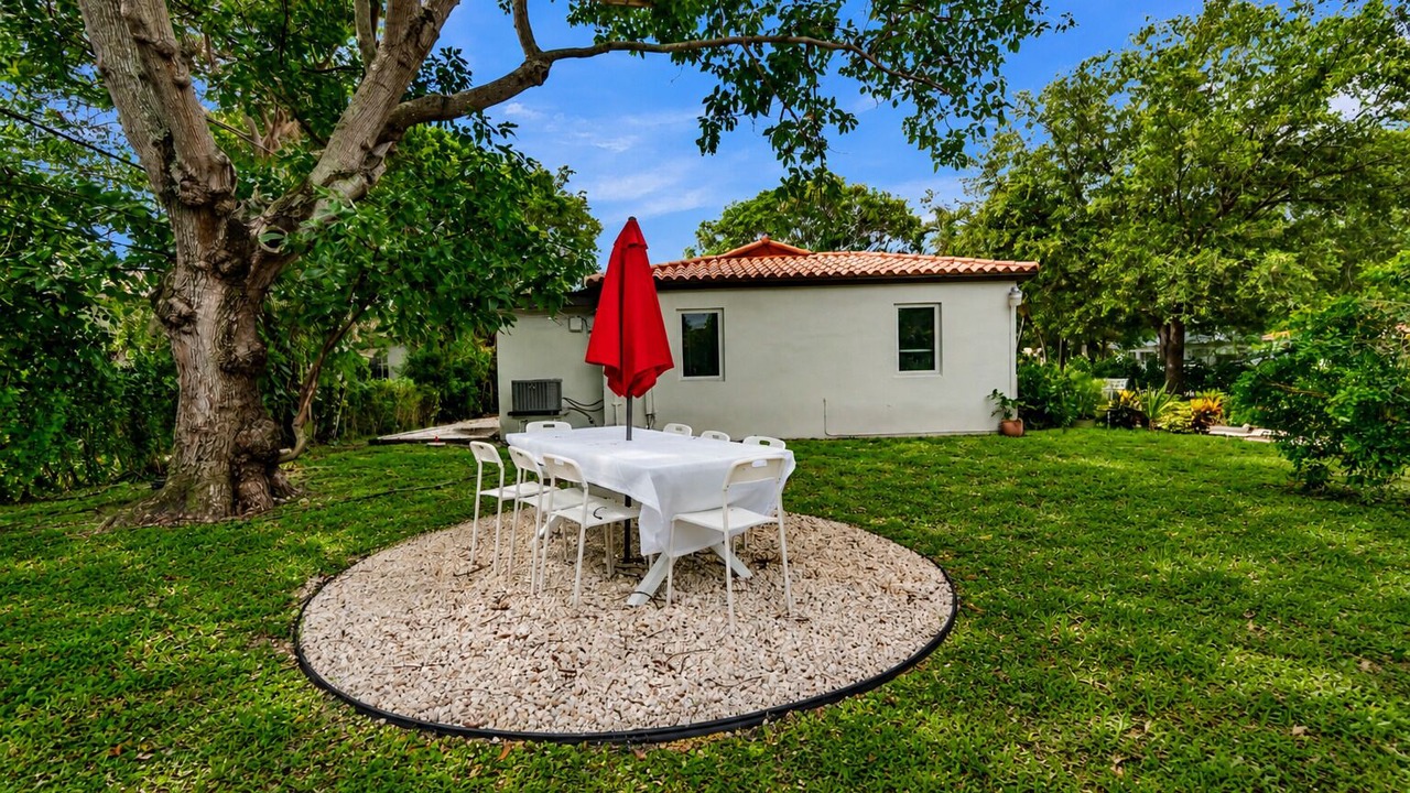 Photo of Outdoor in Biscayne Park