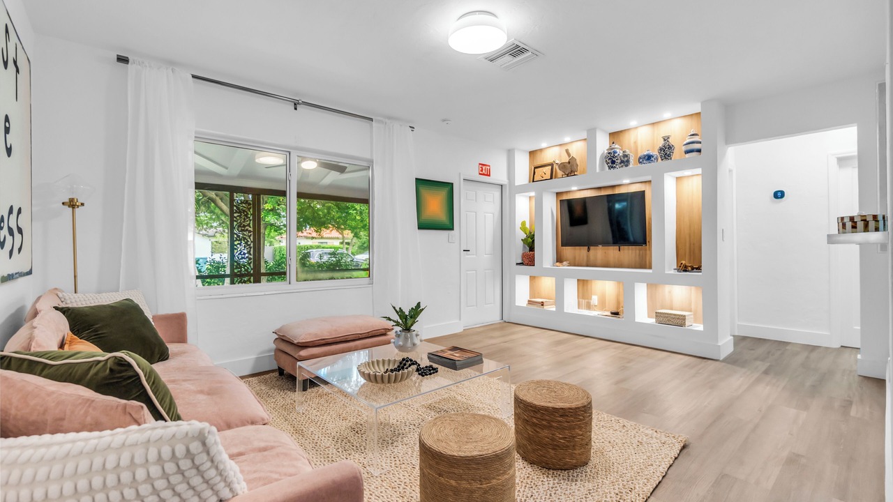 Photo of Livingroom in Biscayne Park