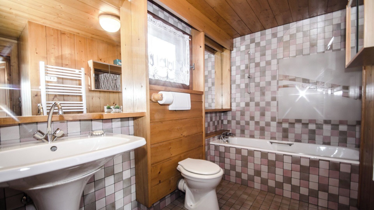 Photo of Bathroom in Les Praz-de-Chamonix