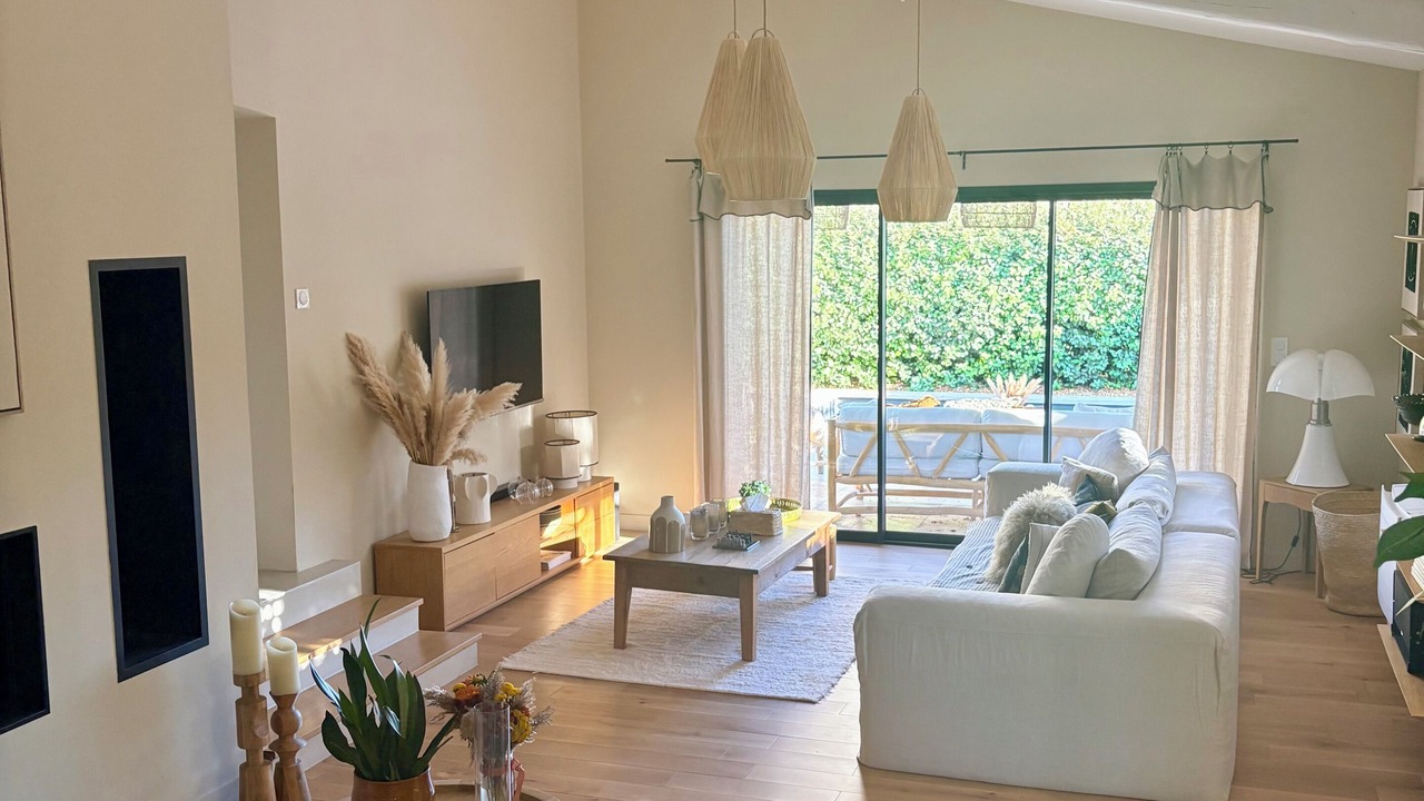 Photo of Livingroom in Orange