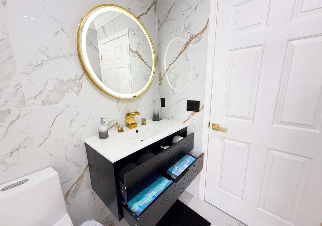 Photo of Bathroom in Crescent Lakes