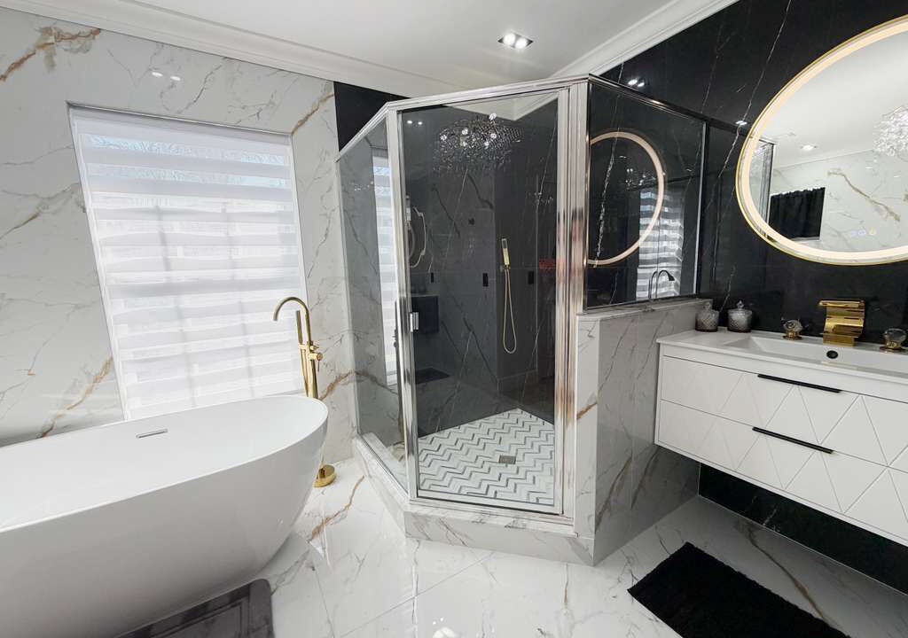 Photo of Bathroom in Crescent Lakes