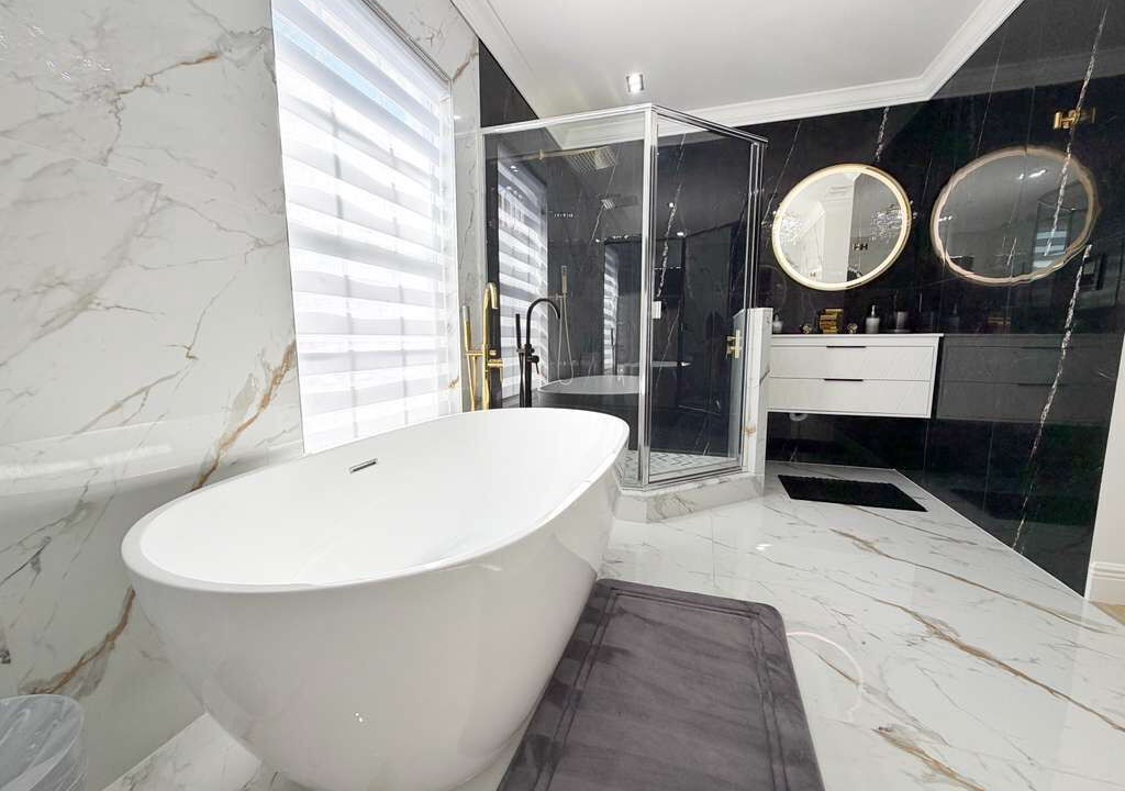 Photo of Bathroom in Crescent Lakes