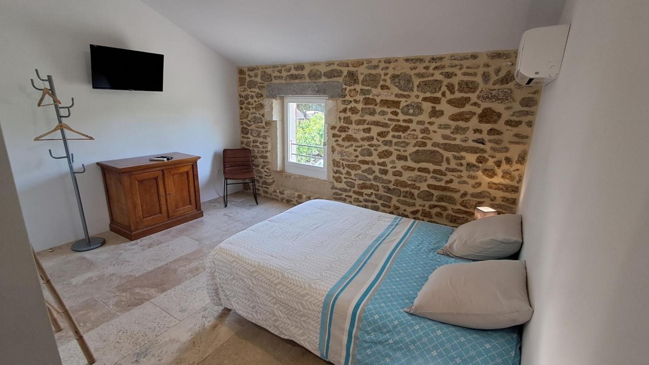 Photo of Bedroom in Suze-la-Rousse