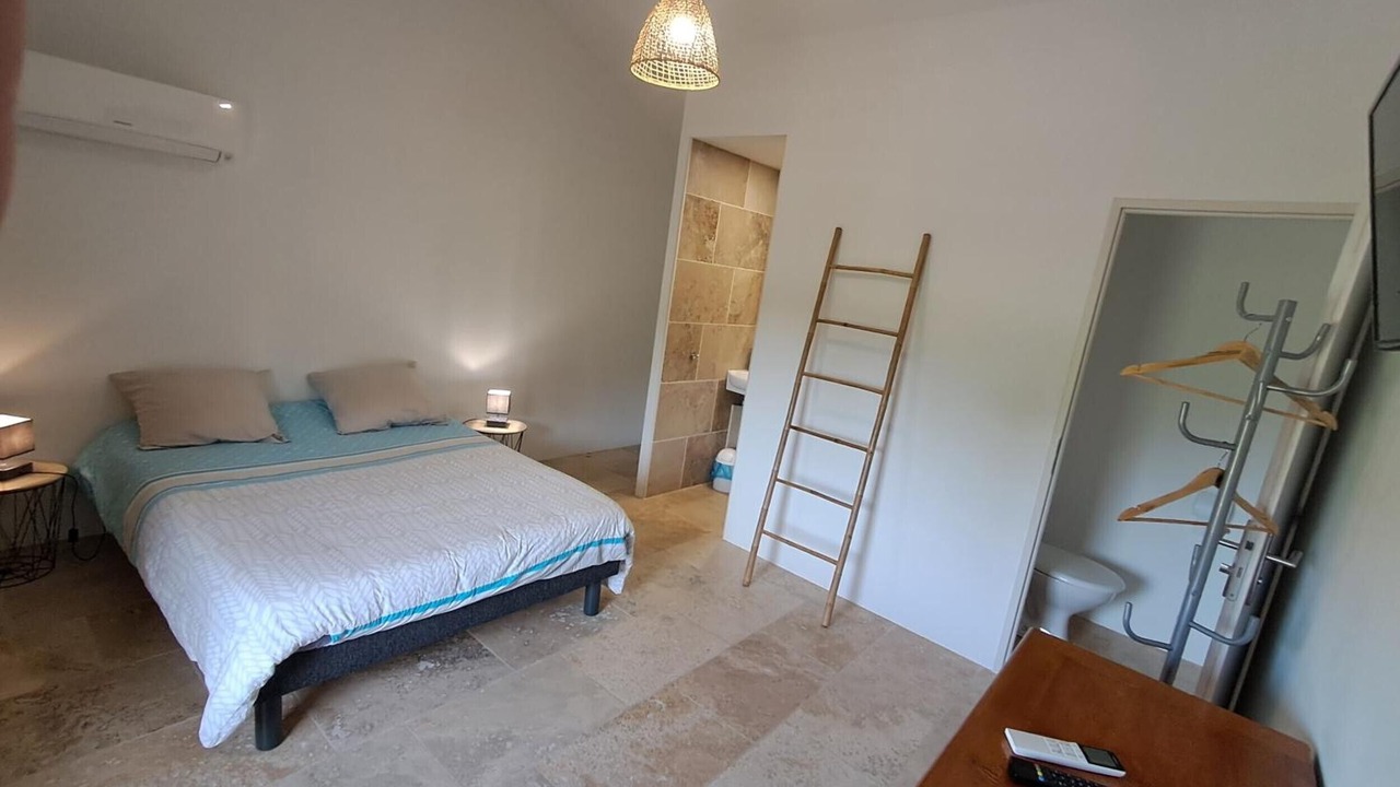 Photo of Bedroom in Suze-la-Rousse