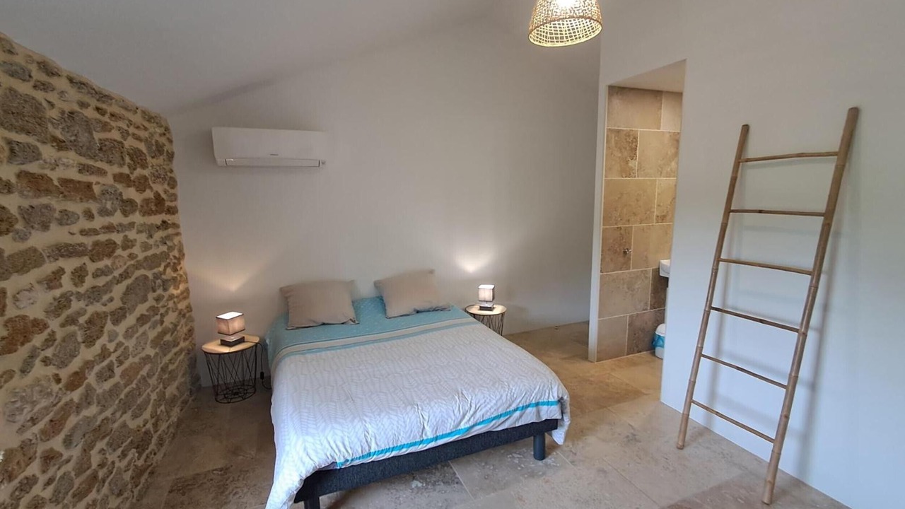 Photo of Bedroom in Suze-la-Rousse