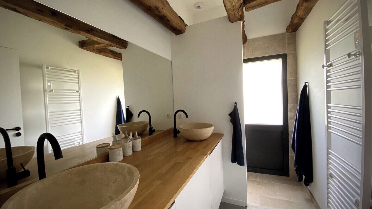 Photo of Bathroom in Saint-Victurnien