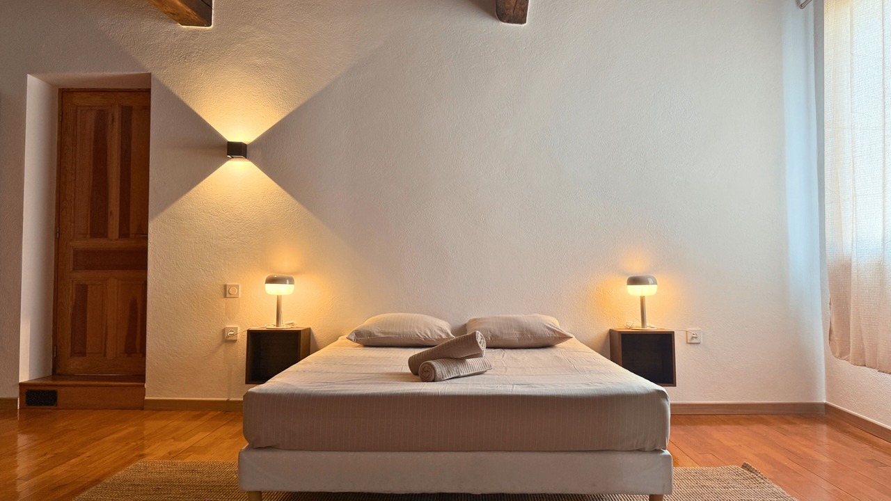 Photo of Bedroom in Orange
