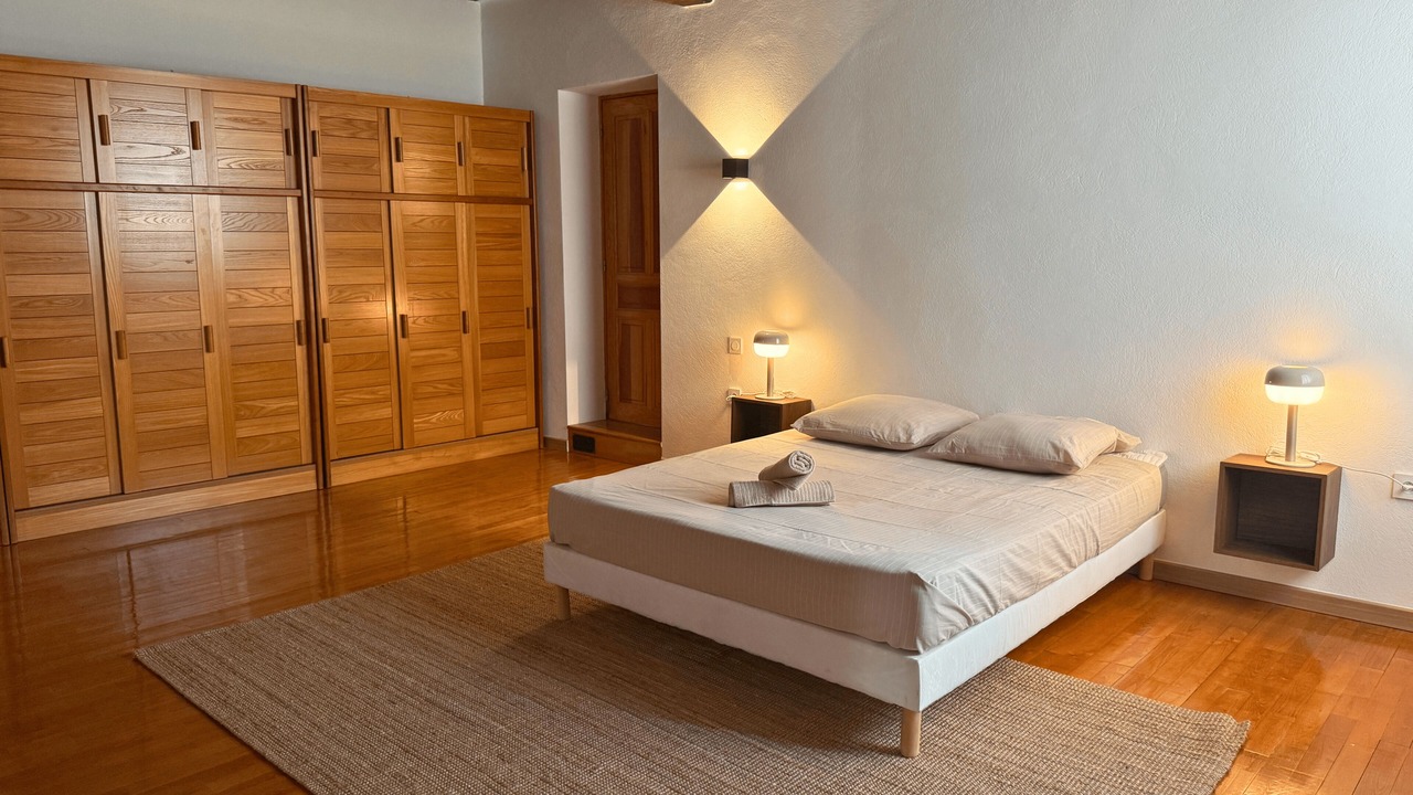 Photo of Bedroom in Orange