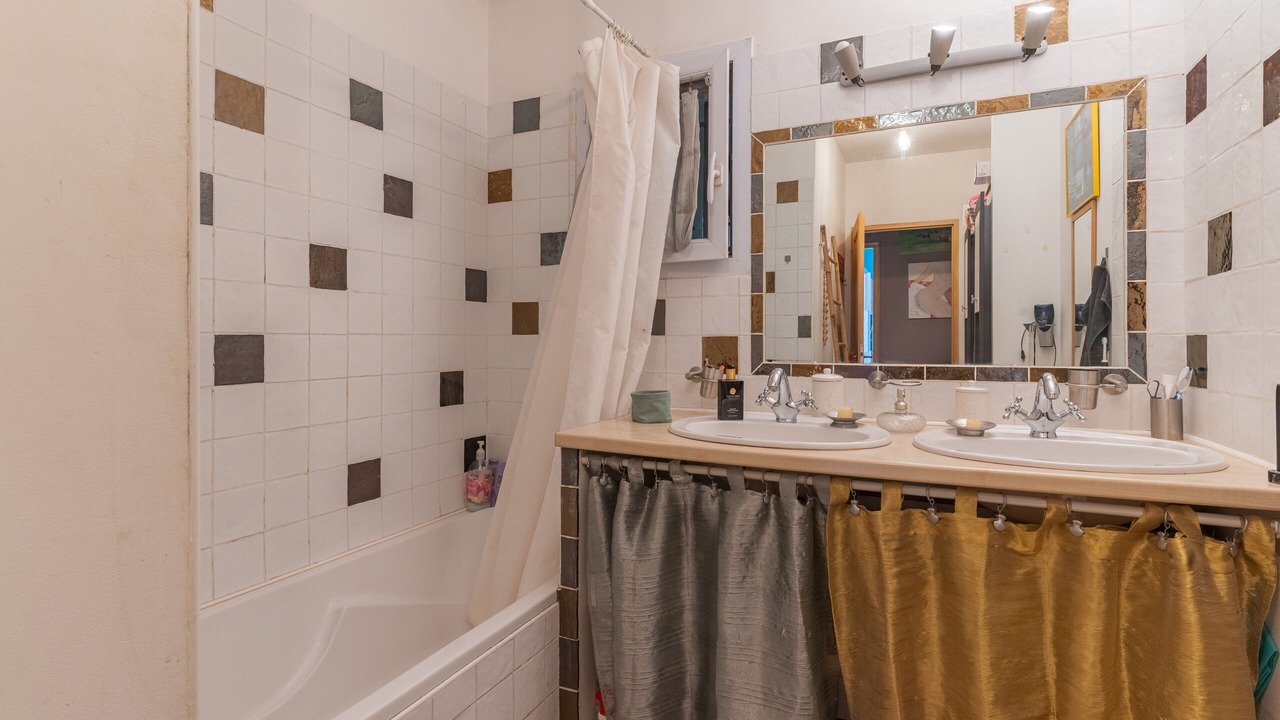 Photo of Bathroom in Ansouis