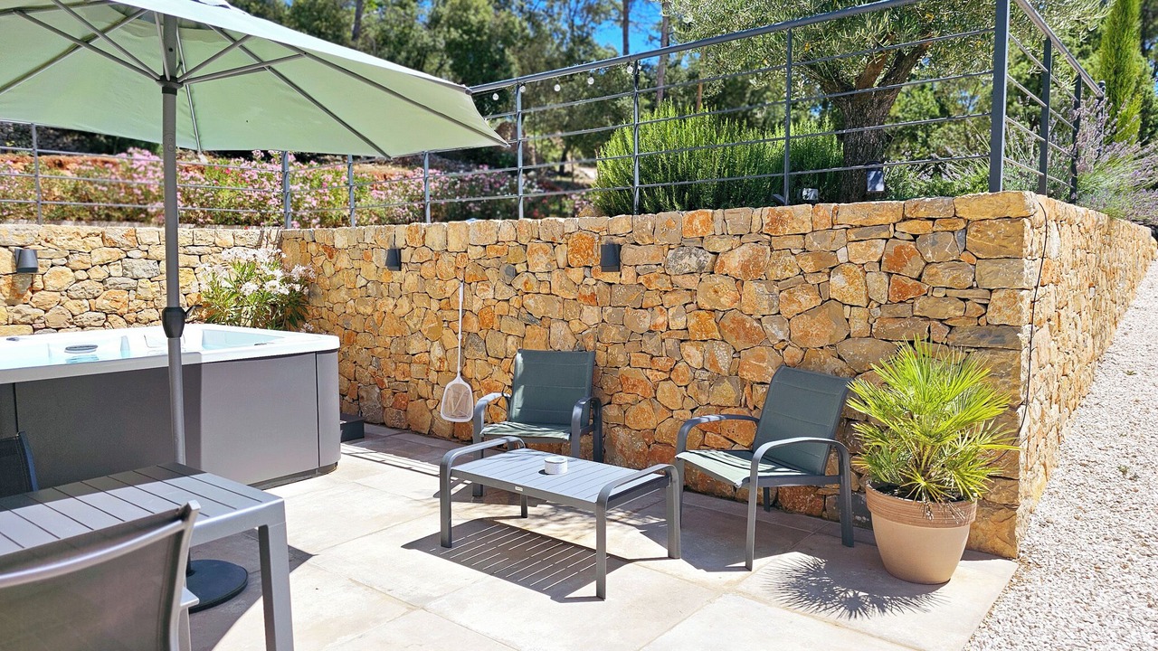 Photo of Patio Balcony in Entrecasteaux