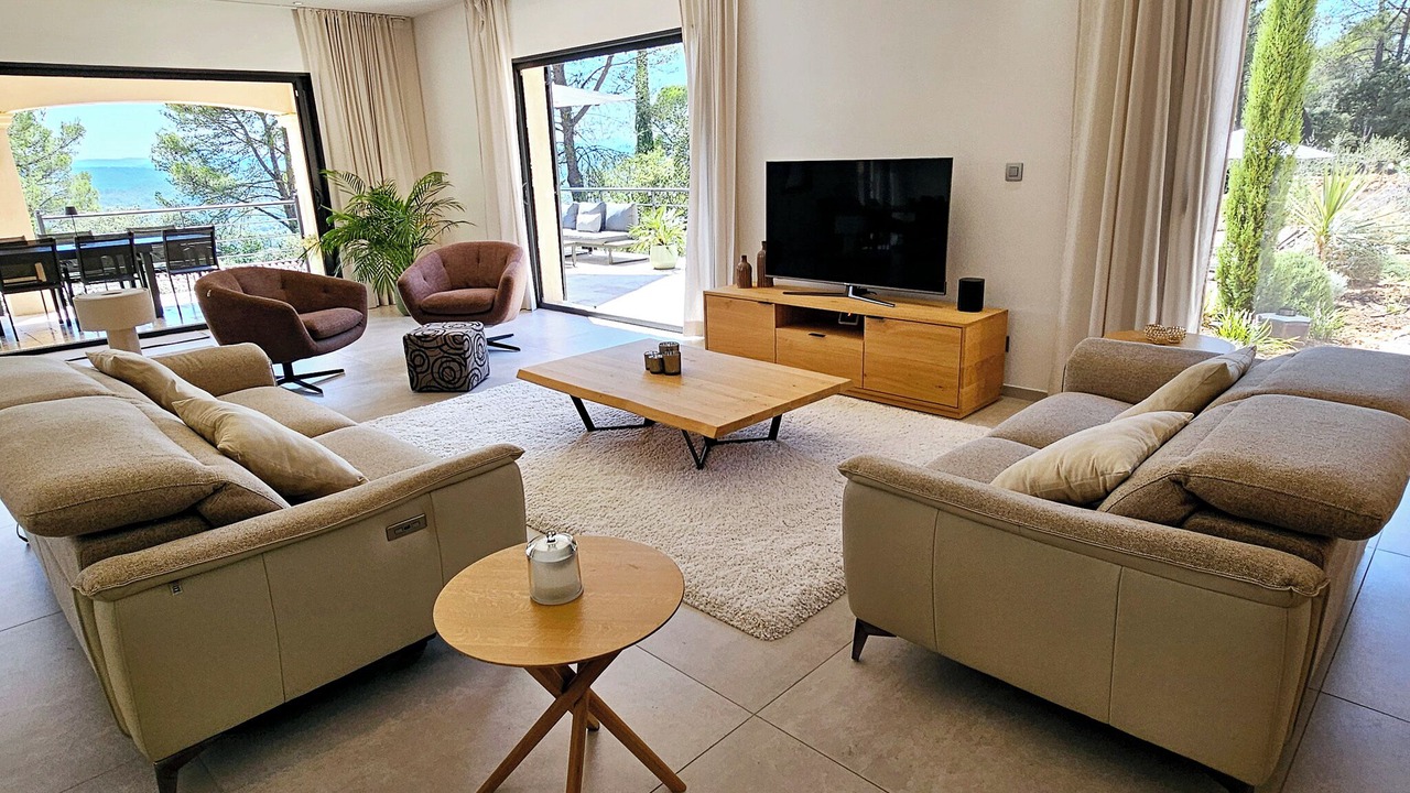 Photo of Livingroom in Entrecasteaux