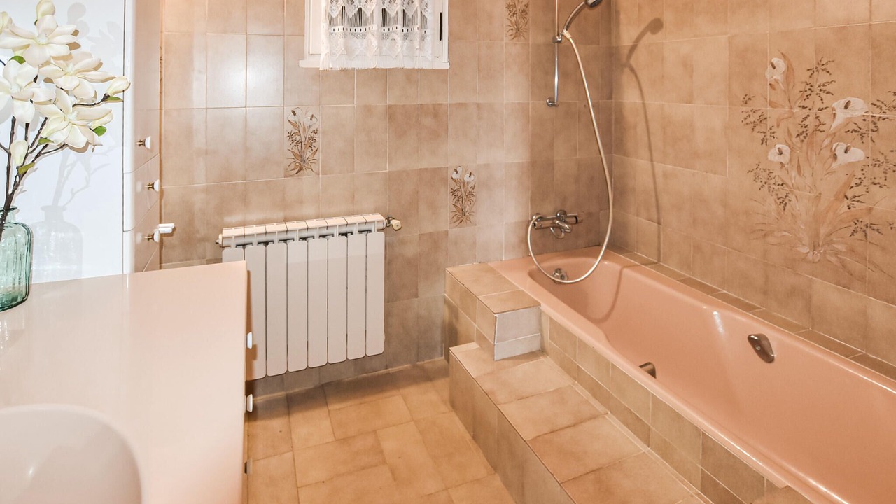 Photo of Bathroom in Orange
