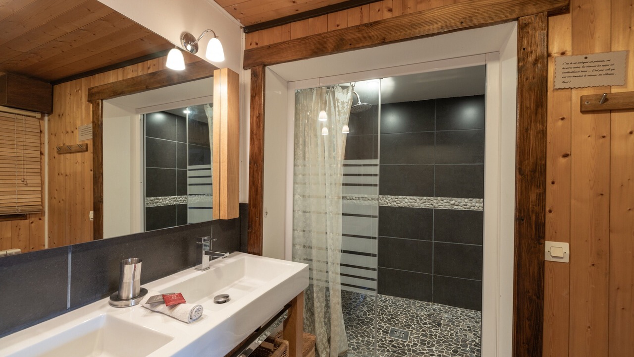 Photo of Bathroom in Cordon
