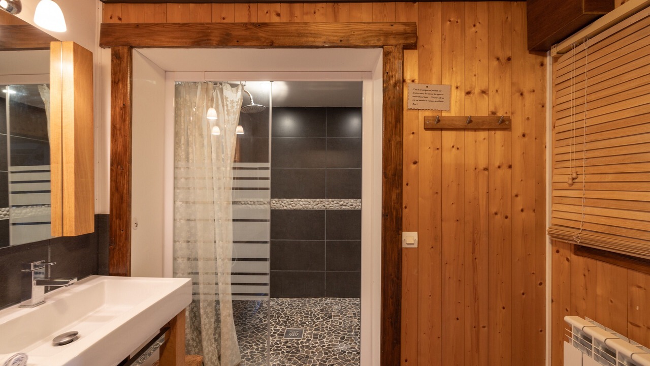 Photo of Bathroom in Cordon