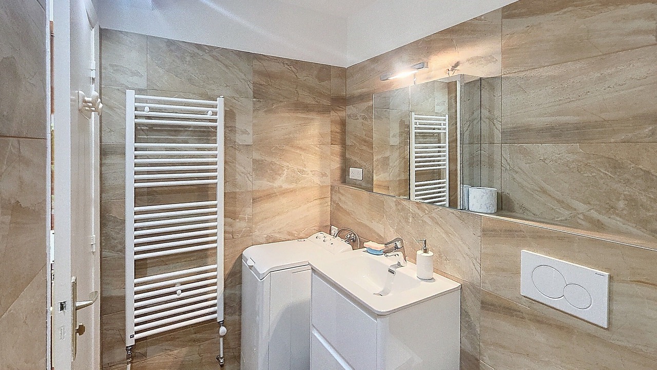 Photo of Bathroom in California - Pezou