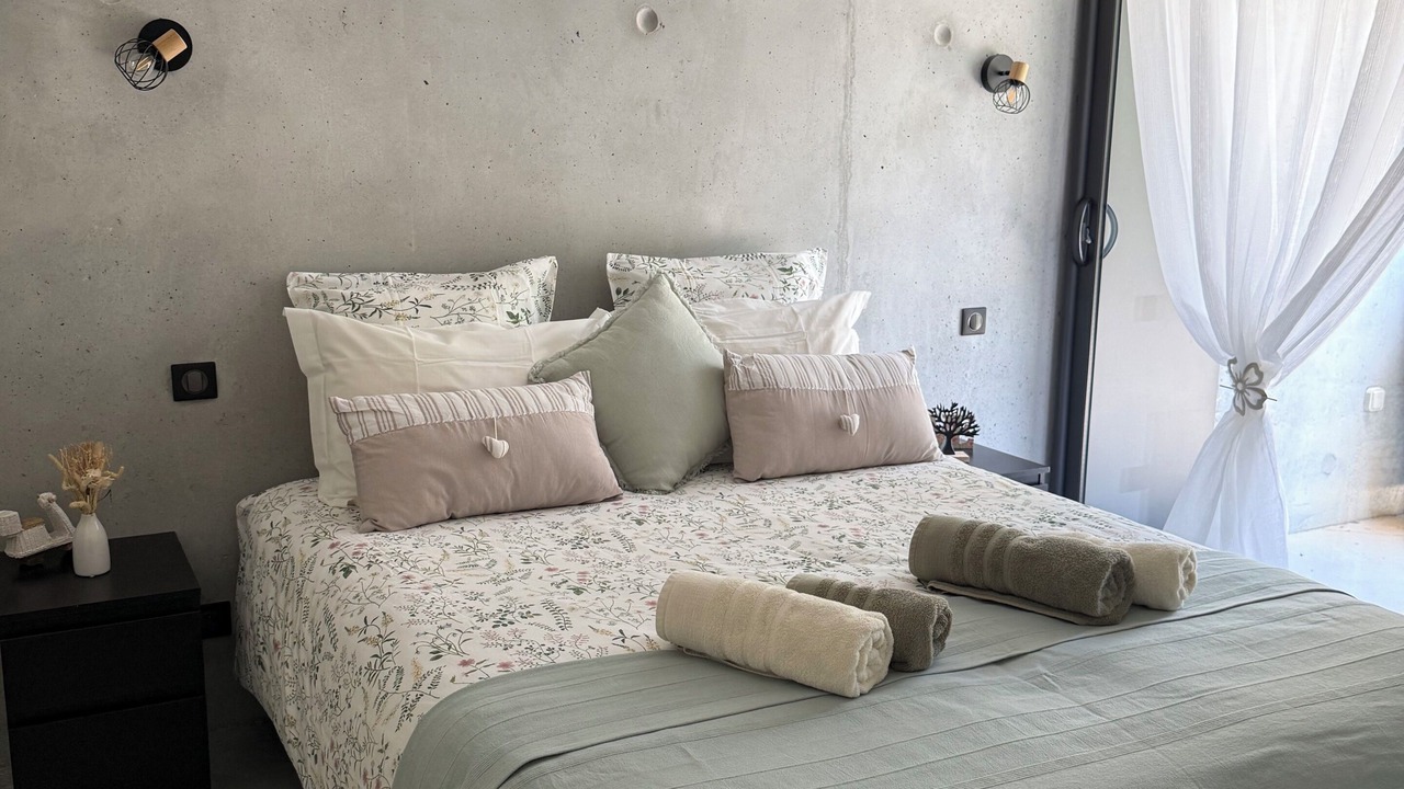 Photo of Bedroom in Plaisians