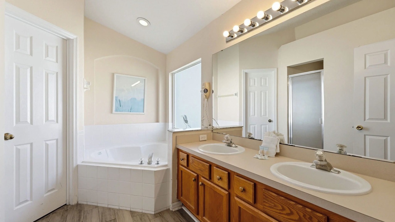 Photo of Bathroom in Lake Berkley