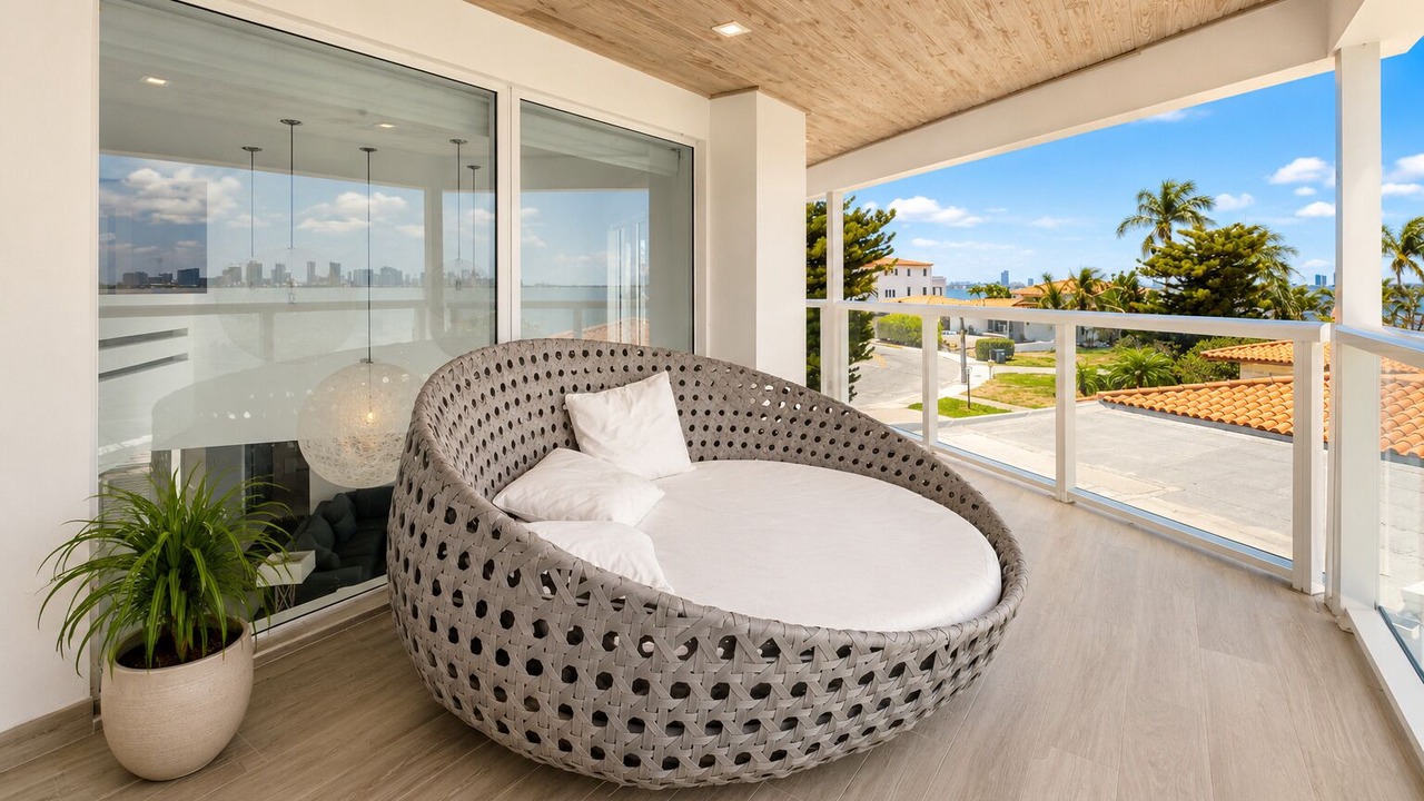 Photo of Patio Balcony in North Bay Village