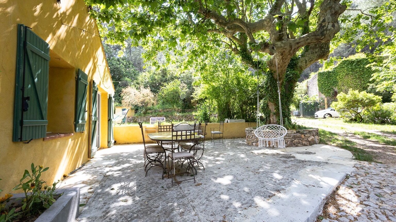 Photo of Outdoor in Cuers