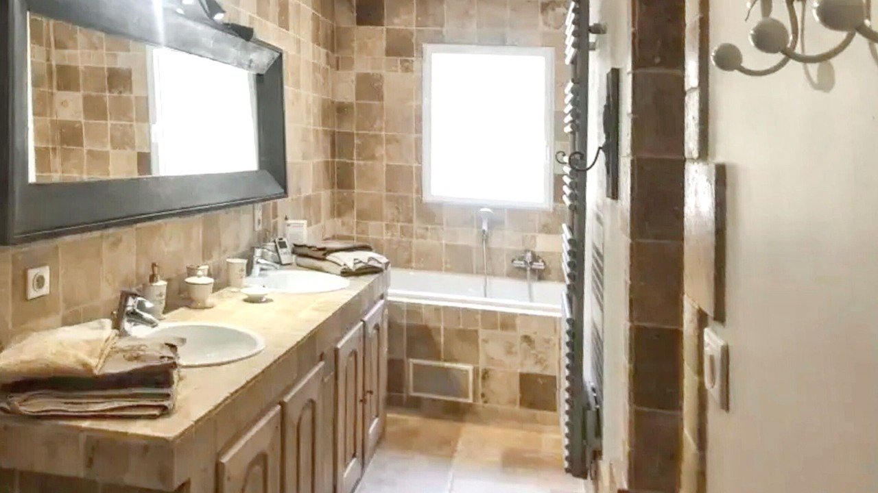 Photo of Bathroom in Regusse