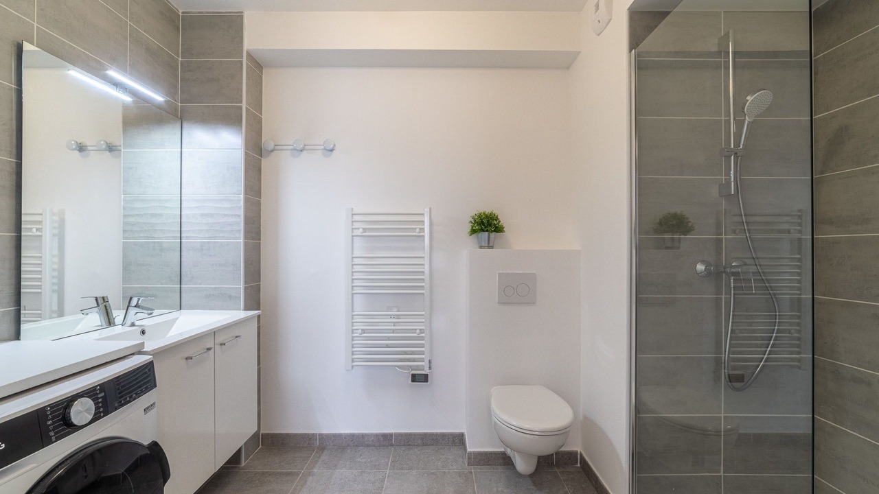 Photo of Bathroom in Hyeres City Centre