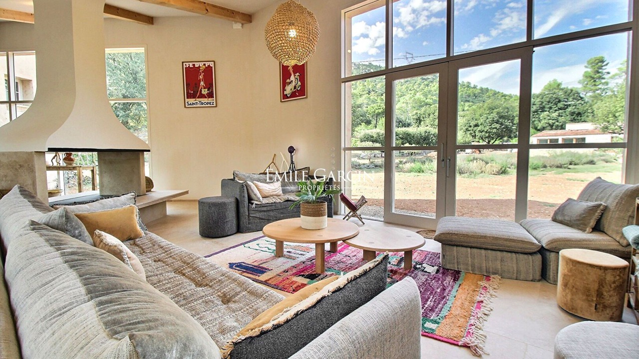Photo of Livingroom in Meounes-les-Montrieux