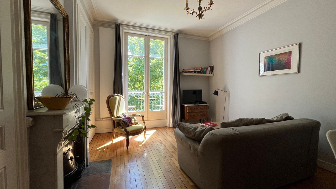 Photo of Livingroom in Voltaire - Saint Amour