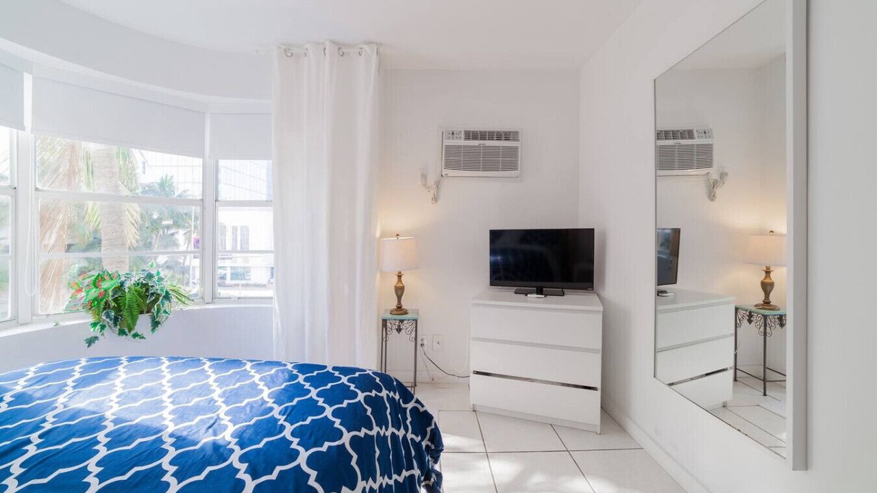 Photo of Bedroom in Mid Beach