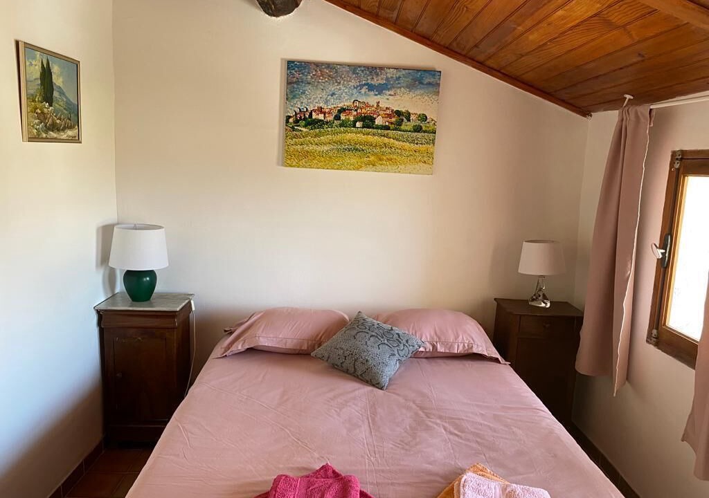 Photo of Bedroom in Montmeyan