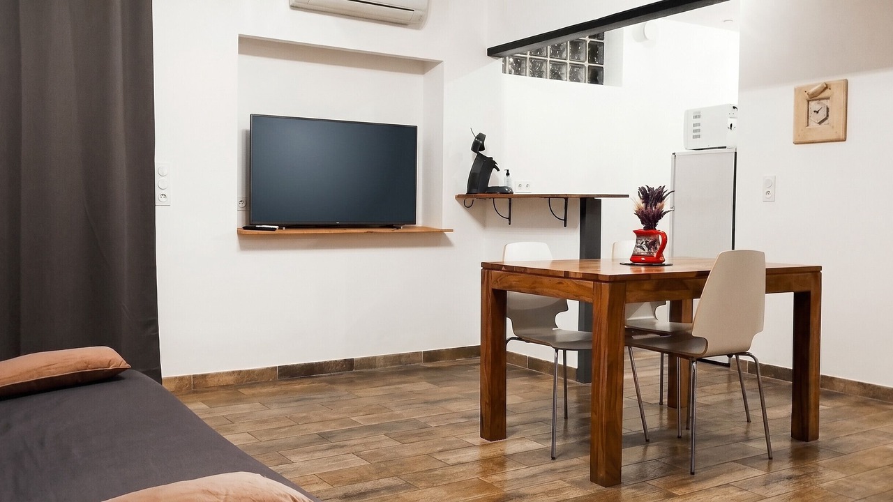 Photo of Livingroom in Orange