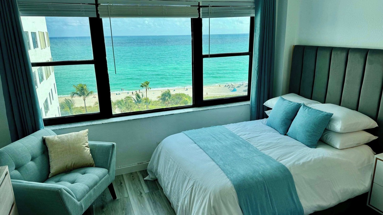 Photo of Bedroom in Mid Beach