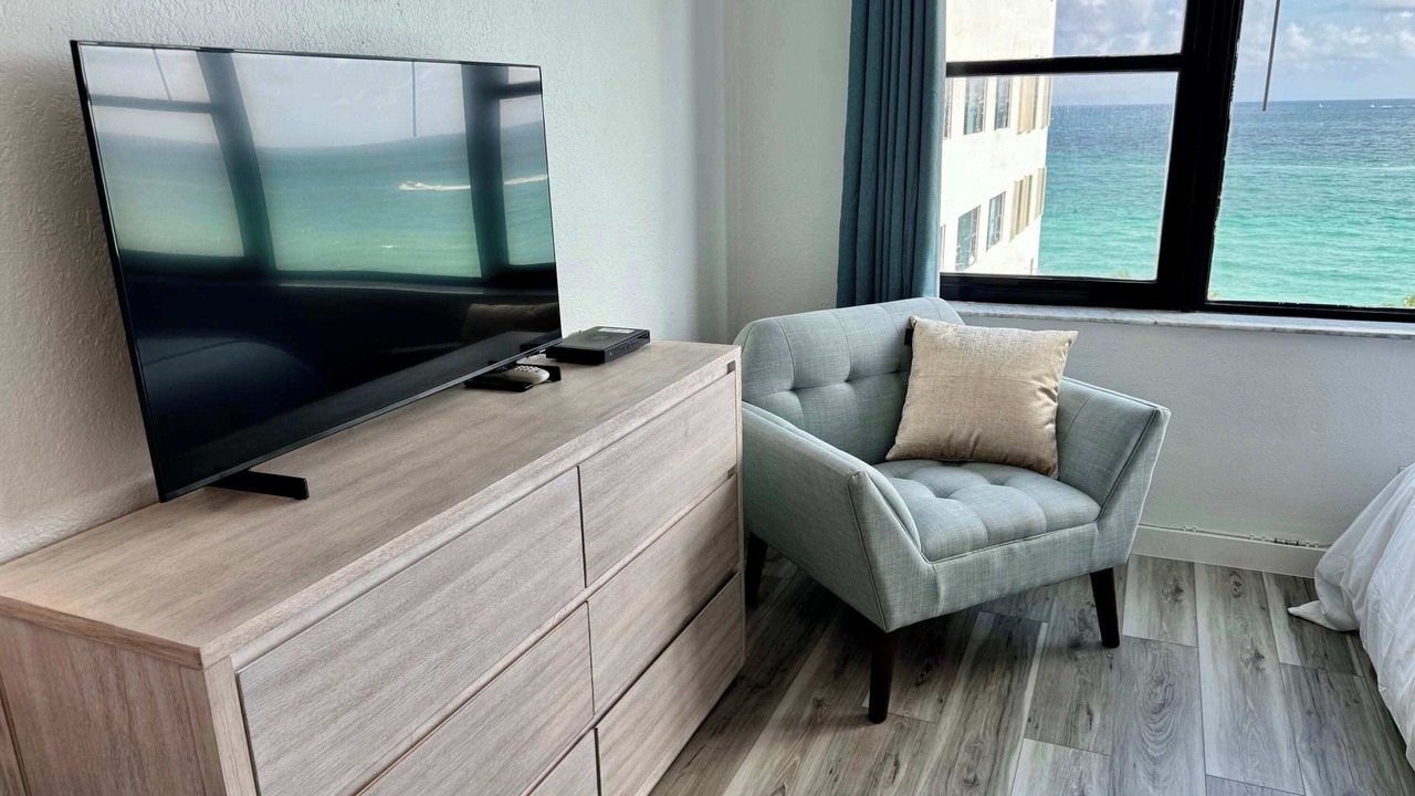 Photo of Livingroom in Mid Beach