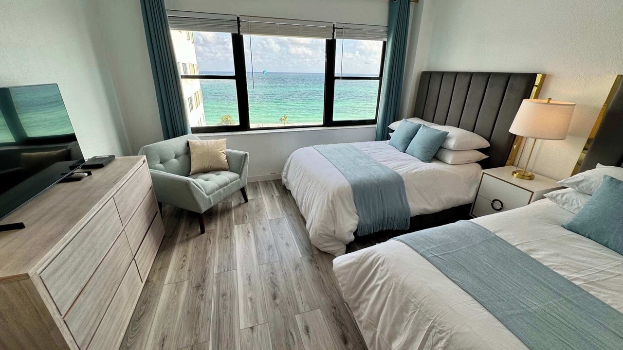 Photo of Bedroom in Mid Beach