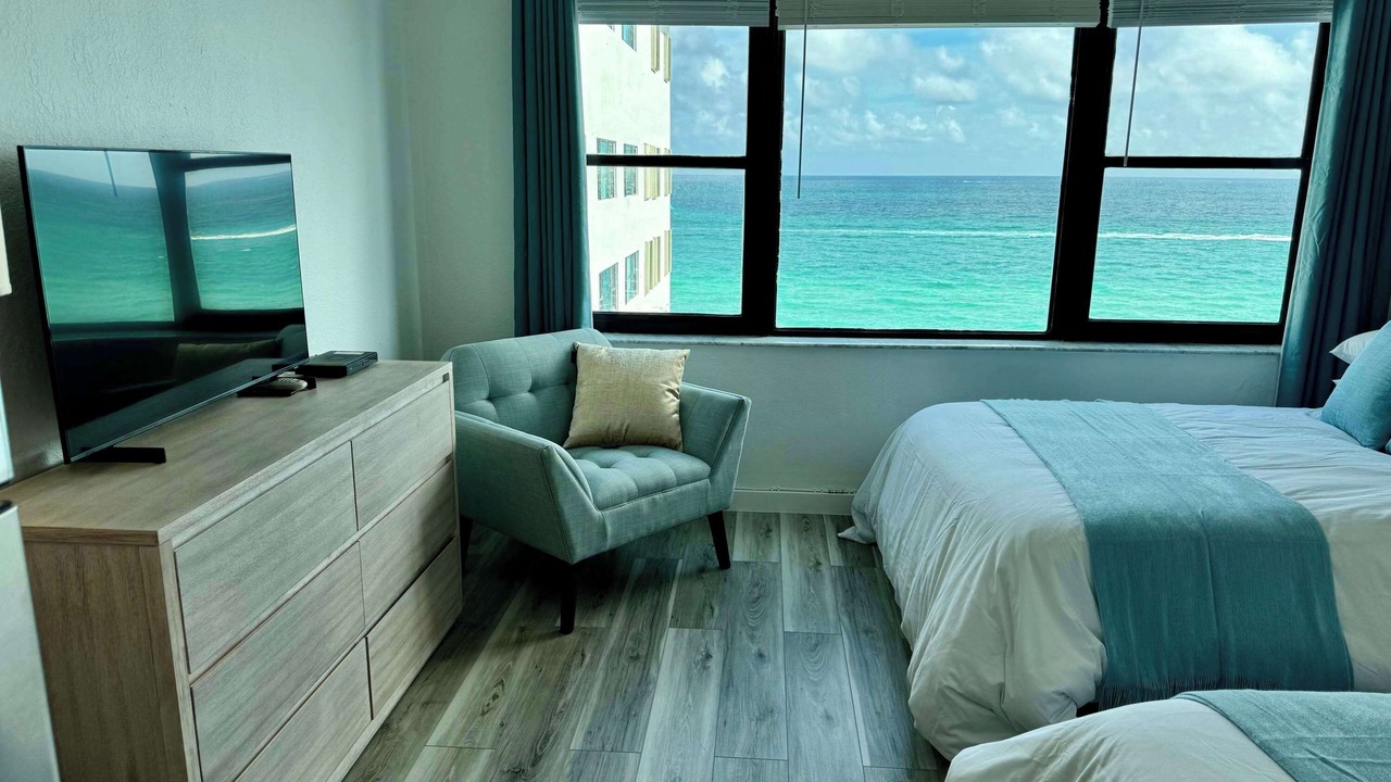 Photo of Bedroom in Mid Beach