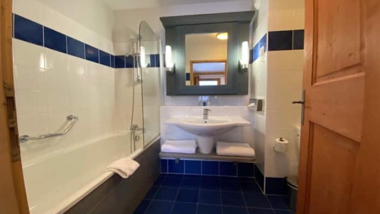 Photo of Bathroom in Arc-1950